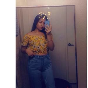 Meet your Posher, Yadira